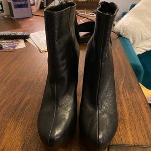 Steve Madden Black Platform Booties Sz 8.5